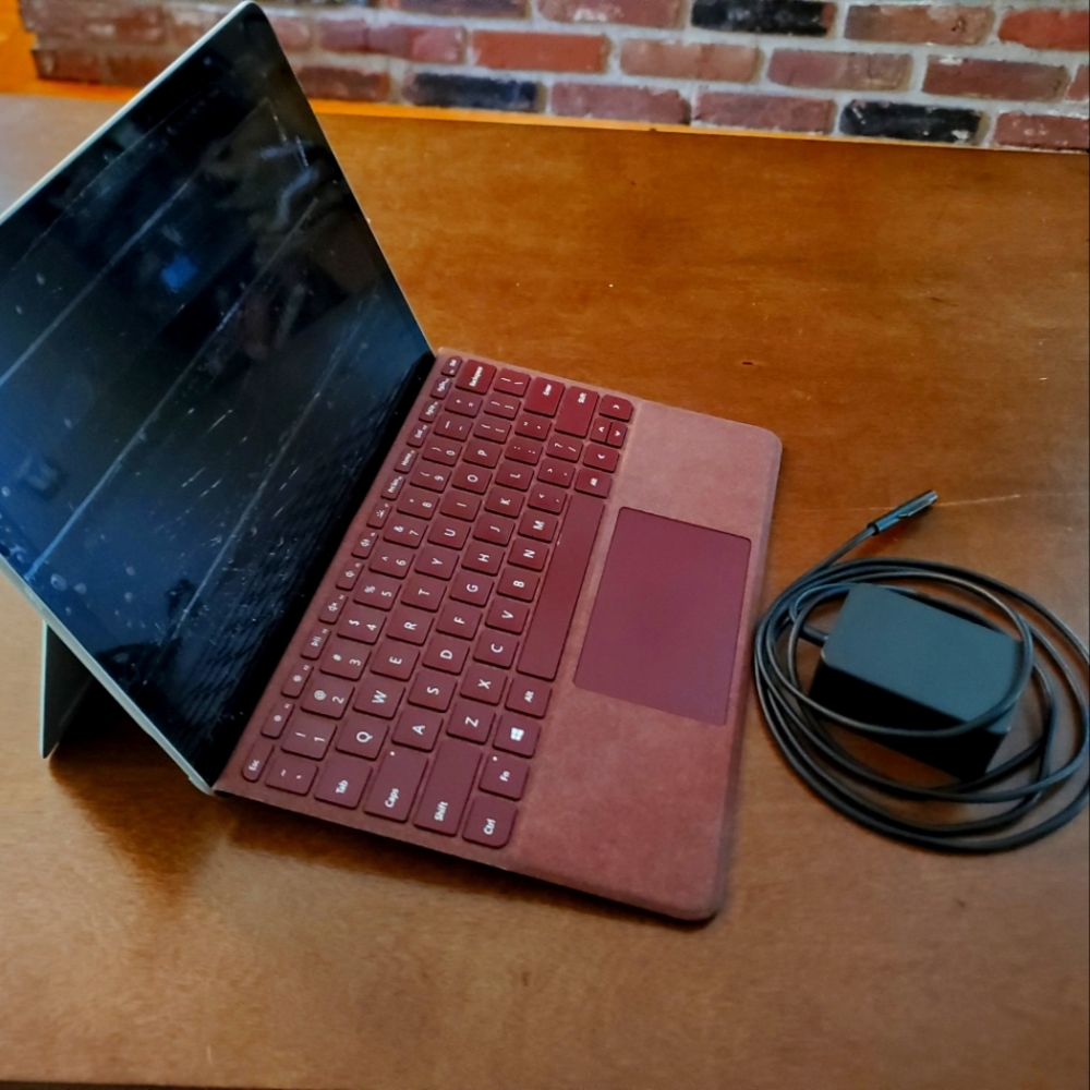 Microsoft Surface Pro 3 Laptop GUC, Cracked Screen, works great!